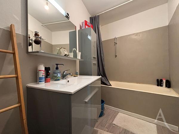 Proche centre-ville de BOURGES - Appartement T1 bis avec balcons