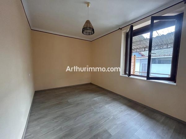Location                                                      Appartement
                        
                     3 pièces                      68 m2                     à Chaussin