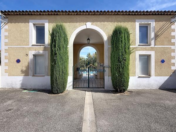 VAISON-LA-ROMAINE – MAISON AVEC JARDIN, GARAGE & PISCINE DANS LA RÉSIDENCE