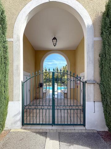 VAISON-LA-ROMAINE – MAISON AVEC JARDIN, GARAGE & PISCINE DANS LA RÉSIDENCE