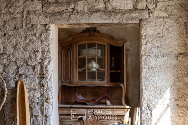 Propriété du 18ème siècle à rénover : la pierre et le bois