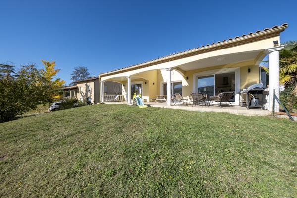 Maison T6 plain-pied Garage, piscine, jardin.