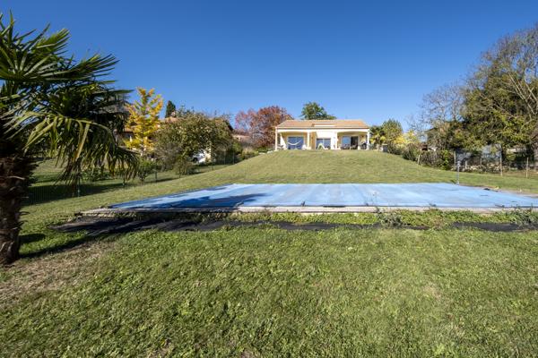 Maison T6 plain-pied Garage, piscine, jardin.