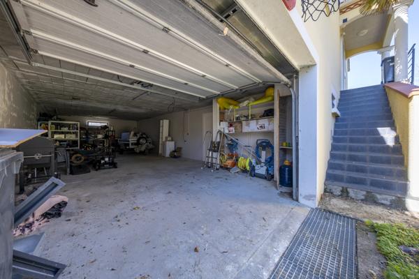 Maison T6 plain-pied Garage, piscine, jardin.