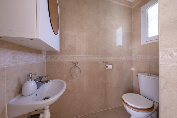 Maison T6 plain-pied Garage, piscine, jardin.