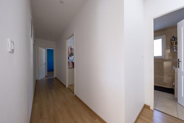 Maison T6 plain-pied Garage, piscine, jardin.