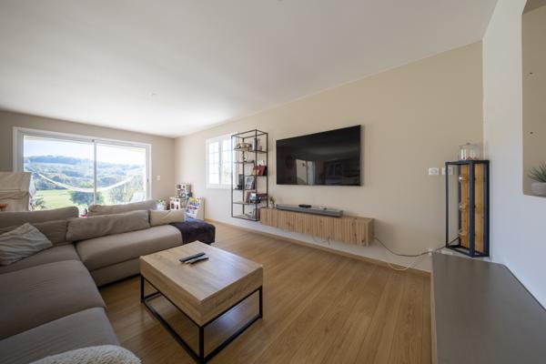 Maison T6 plain-pied Garage, piscine, jardin.