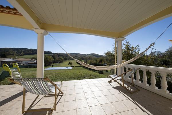 Maison T6 plain-pied Garage, piscine, jardin.