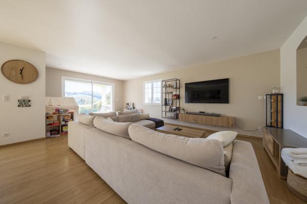 Maison T6 plain-pied Garage, piscine, jardin.