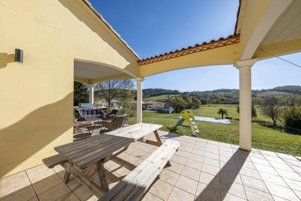 Maison T6 plain-pied Garage, piscine, jardin.