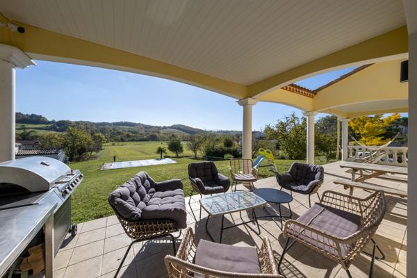 Maison T6 plain-pied Garage, piscine, jardin.