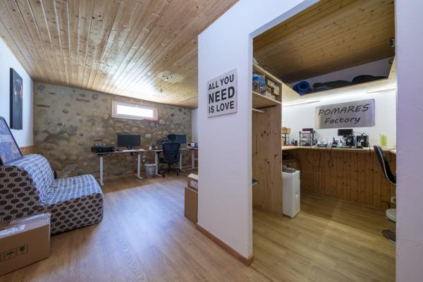 Maison T6 plain-pied Garage, piscine, jardin.