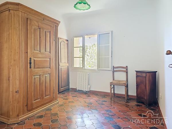 Ventabren (13122) Propriété traditionnelle au calme avec piscine et vue sur le village de Ventabren