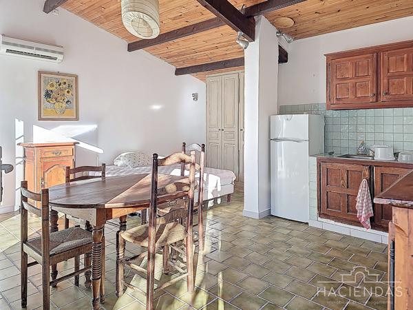 Ventabren (13122) Propriété traditionnelle au calme avec piscine et vue sur le village de Ventabren