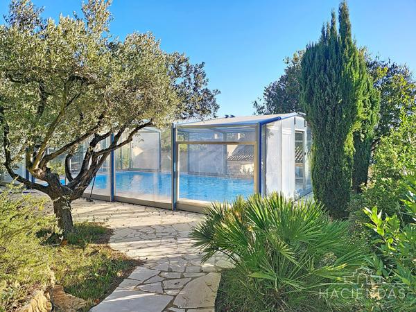 Ventabren (13122) Propriété traditionnelle au calme avec piscine et vue sur le village de Ventabren