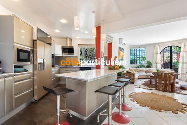 Vente Villa290 m² - 6 Pièces - SAINT PIERRE (97410)