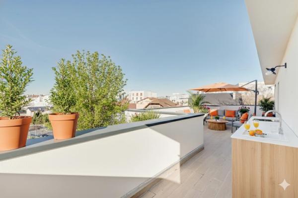 MAISON D’ARCHITECTE 220 M2 - 5 CHAMBRES - LUMINEUSE - TERRASSE PANORAMIQUE 40 M2 – JARDIN 310 m2 - GARAGE