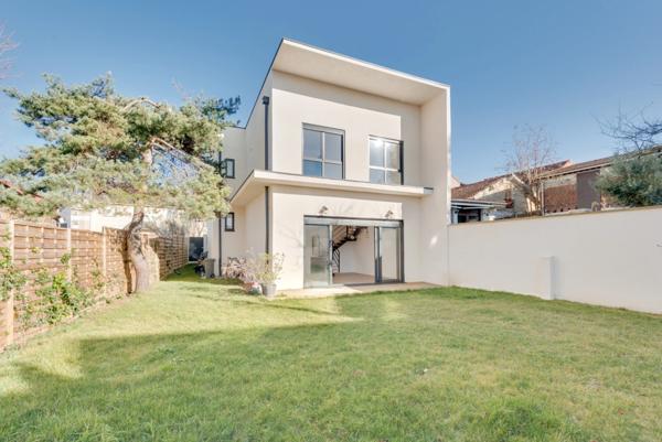 MAISON D’ARCHITECTE 220 M2 - 5 CHAMBRES - LUMINEUSE - TERRASSE PANORAMIQUE 40 M2 – JARDIN 310 m2 - GARAGE