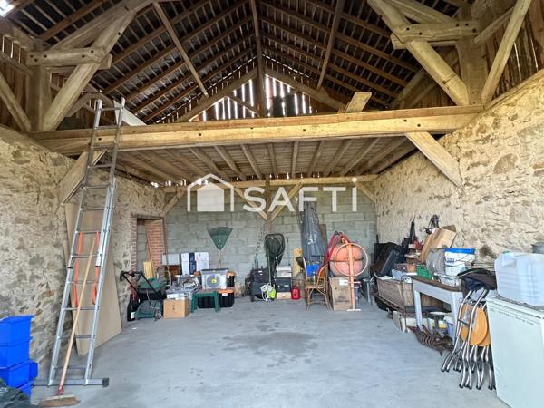 Grand Garage dans le centre de Mazé-Milon