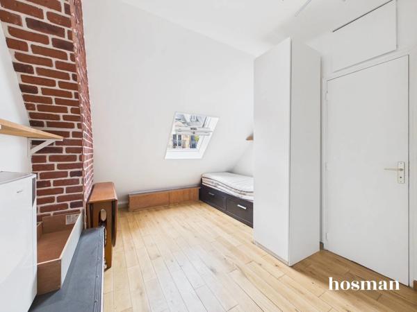 Studio idéalement agencé et entièrement rénové - 10,5 m² carrez - 15,5 m² au sol - dernier étage - Rue de Clichy, Paris