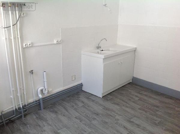 Immeuble à vendre à Saint-Gaultier dans l'Indre (36800), ref : 037/1093