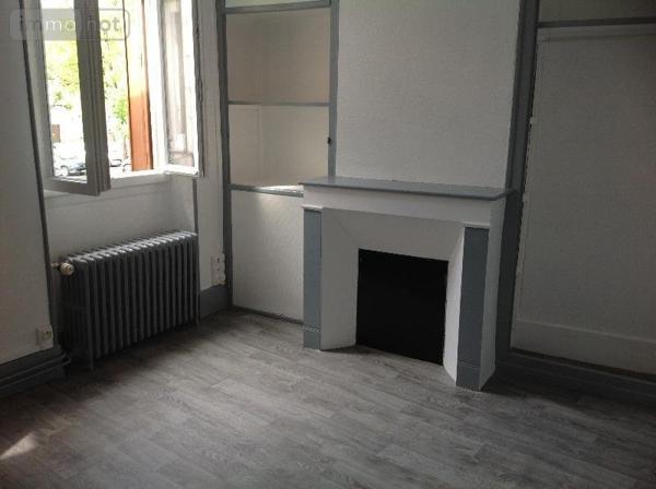 Immeuble à vendre à Saint-Gaultier dans l'Indre (36800), ref : 037/1093