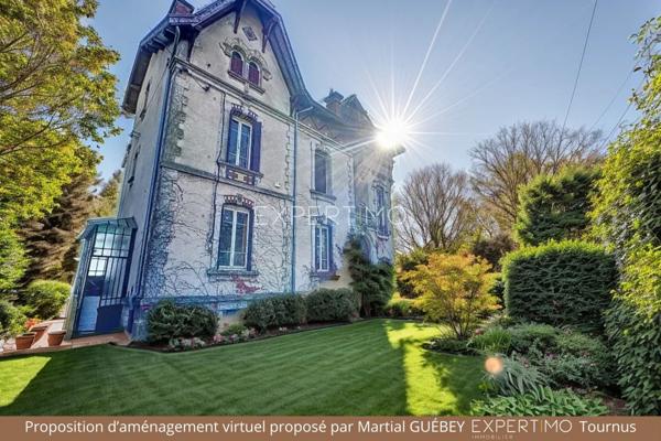 Tournus (71700) TOURNUS : Château + Maison et granges sur 1,6 hectare avec vue panoramique sur la Saône.