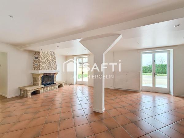 Maison 3 chambres avec terrain d'environ 1 512 m²