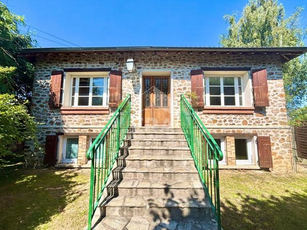 Maison 8 pièces 4 chambres sous-sol total