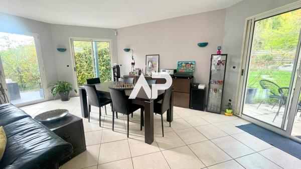 Maison d'architecte ? volumes, lumière et prestations haut de gamme €862 000 ** - Référence 1459