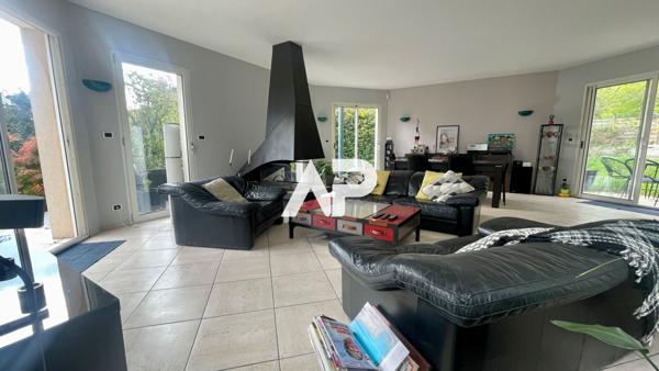 Maison d'architecte ? volumes, lumière et prestations haut de gamme €862 000 ** - Référence 1459