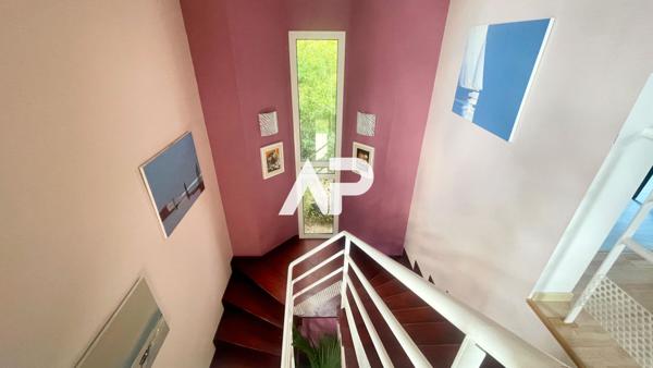 Maison d'architecte ? volumes, lumière et prestations haut de gamme €862 000 ** - Référence 1459