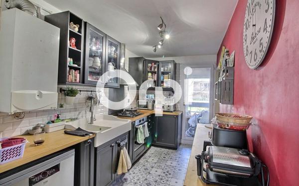 Appartement à vendre    4 pièces • 79,97 m2 Marseille 11