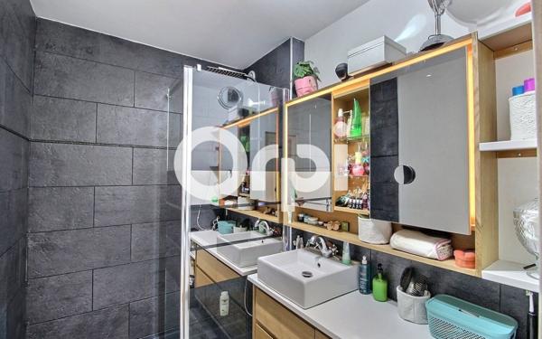 Appartement à vendre    4 pièces • 79,97 m2 Marseille 11