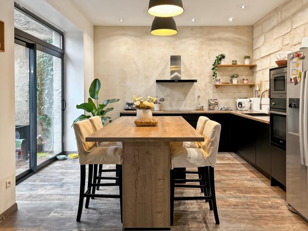 Châteaurenard (13160) Maison de ville rénovée 4 chambres avec bassin et garage