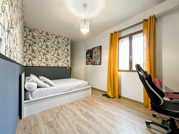 Châteaurenard (13160) Maison de ville rénovée 4 chambres avec bassin et garage