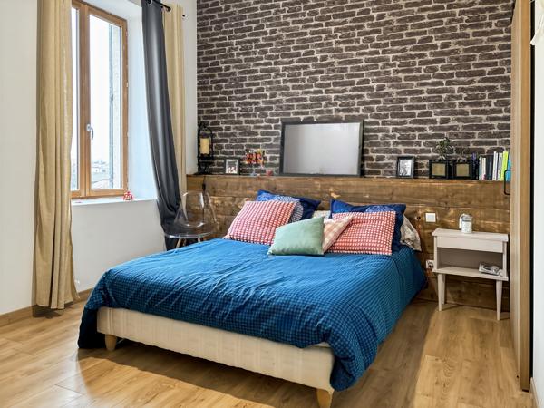 Châteaurenard (13160) Maison de ville rénovée 4 chambres avec bassin et garage