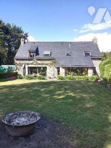 Longère rénovée 3 chambres. Terrain env 1190 m2