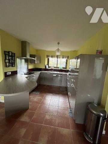 Longère rénovée 3 chambres. Terrain env 1190 m2