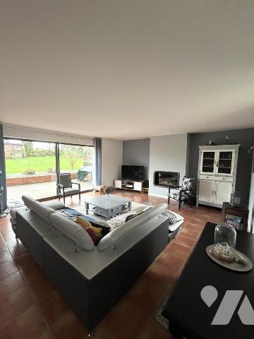 Longère rénovée 3 chambres. Terrain env 1190 m2