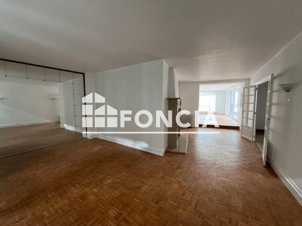 Location Maison 4 pièces 178.4 m² - 43 RUE DES HALLES La Rochefoucauld 16110