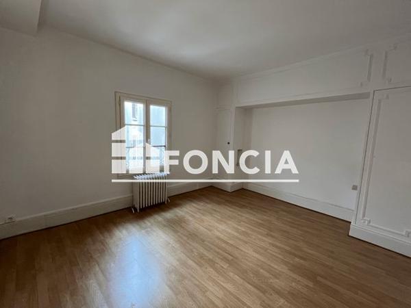 Location Maison 4 pièces 178.4 m² - 43 RUE DES HALLES La Rochefoucauld 16110