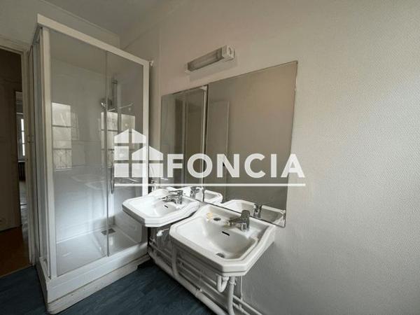 Location Maison 4 pièces 178.4 m² - 43 RUE DES HALLES La Rochefoucauld 16110