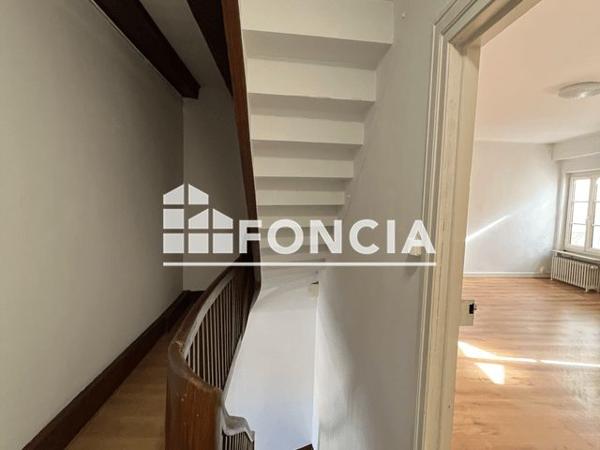 Location Maison 4 pièces 178.4 m² - 43 RUE DES HALLES La Rochefoucauld 16110