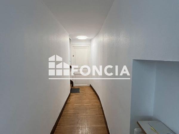 Location Maison 4 pièces 178.4 m² - 43 RUE DES HALLES La Rochefoucauld 16110