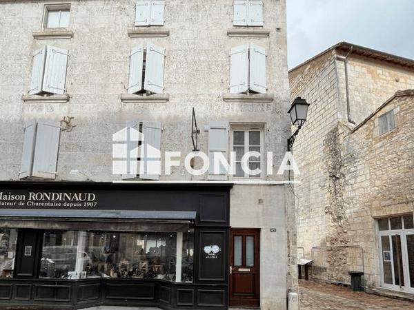 Location Maison 4 pièces 178.4 m² - 43 RUE DES HALLES La Rochefoucauld 16110