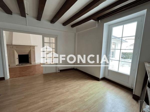 Location Maison 4 pièces 178.4 m² - 43 RUE DES HALLES La Rochefoucauld 16110