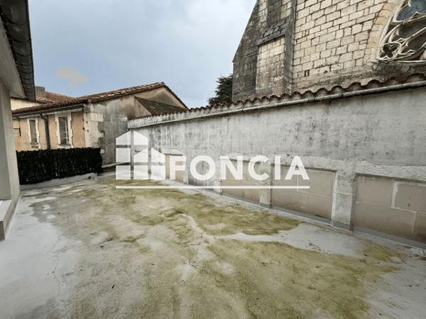 Location Maison 4 pièces 178.4 m² - 43 RUE DES HALLES La Rochefoucauld 16110