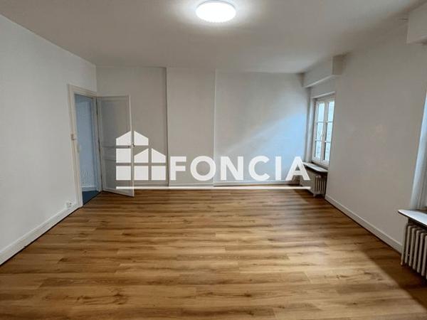 Location Maison 4 pièces 178.4 m² - 43 RUE DES HALLES La Rochefoucauld 16110