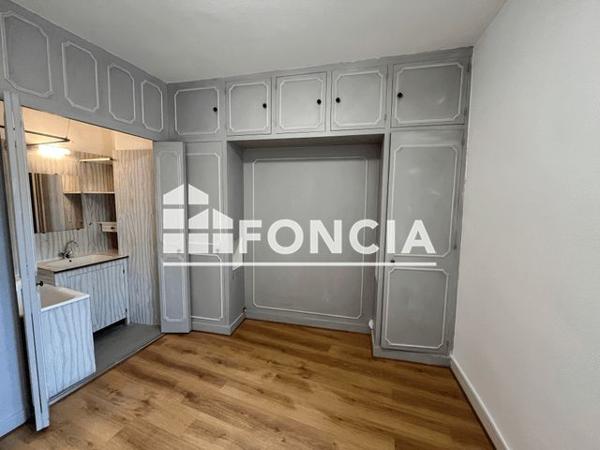 Location Maison 4 pièces 178.4 m² - 43 RUE DES HALLES La Rochefoucauld 16110